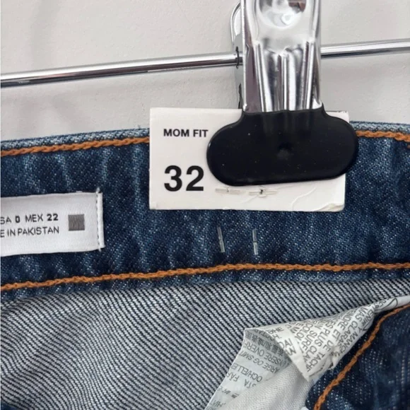 *Zara Mom's Fit NWT Straight Leg Jeans (US 0/ UK 32) - Picture 4 of 6